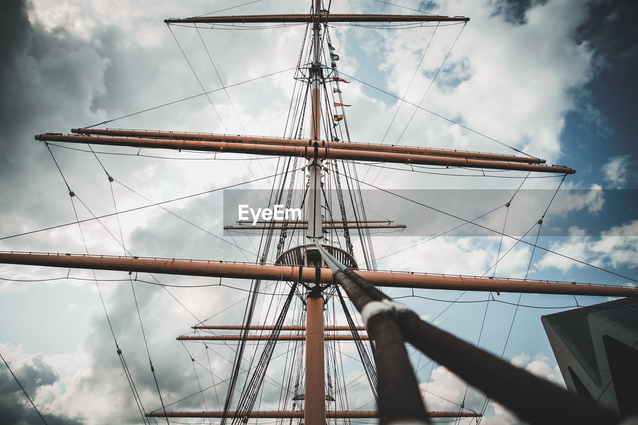 LOW ANGLE VIEW OF SAILBOAT AGAINST SKY AT DUSK