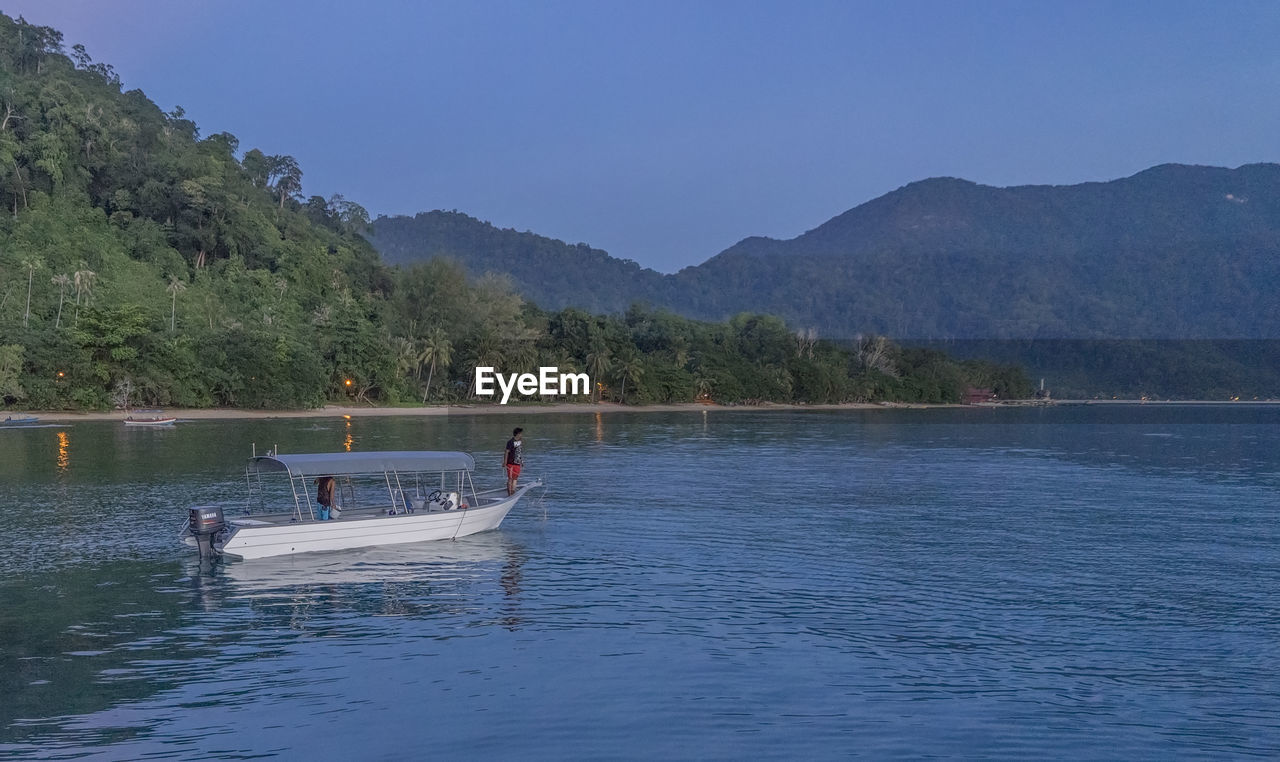 SCENIC VIEW OF LAKE AGAINST MOUNTAINS