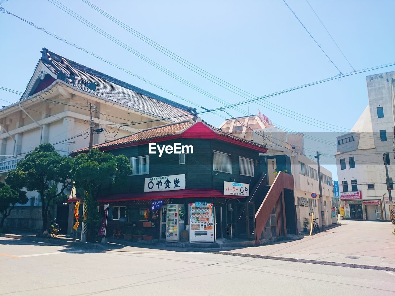 BUILT STRUCTURE AGAINST CLEAR SKY IN CITY