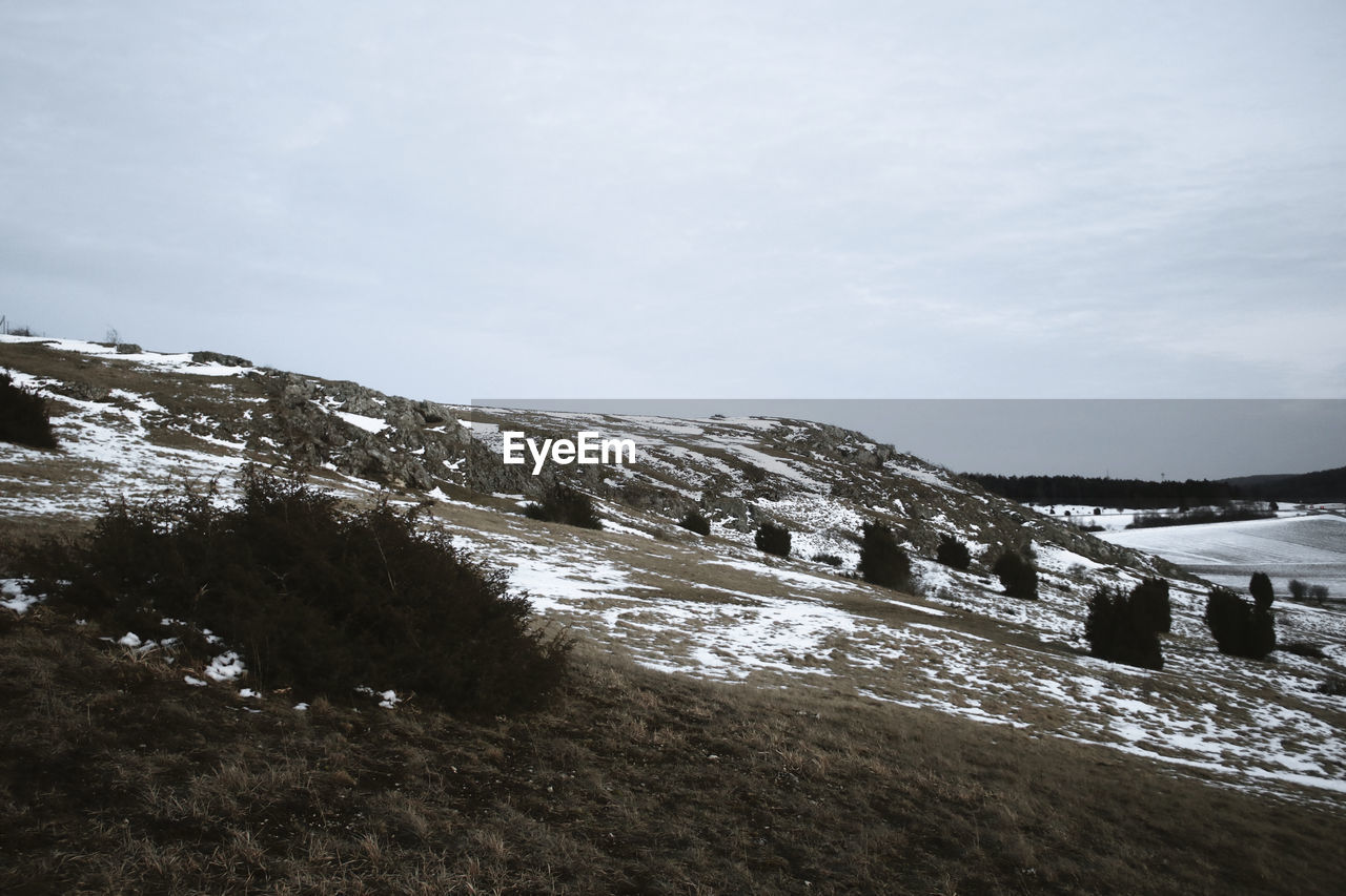 SCENIC VIEW OF SNOWCAPPED MOUNTAIN AGAINST SKY