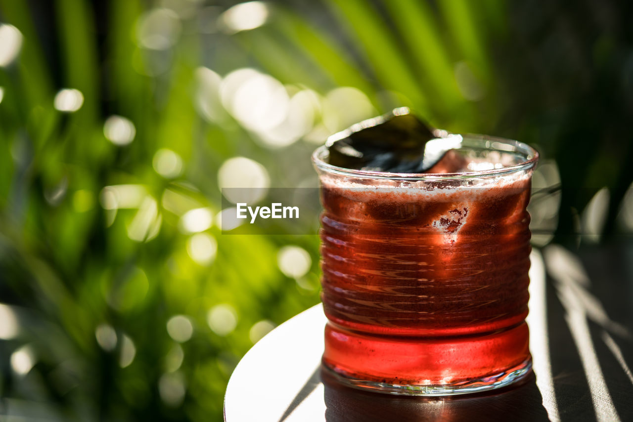 CLOSE-UP OF DRINK IN GLASS