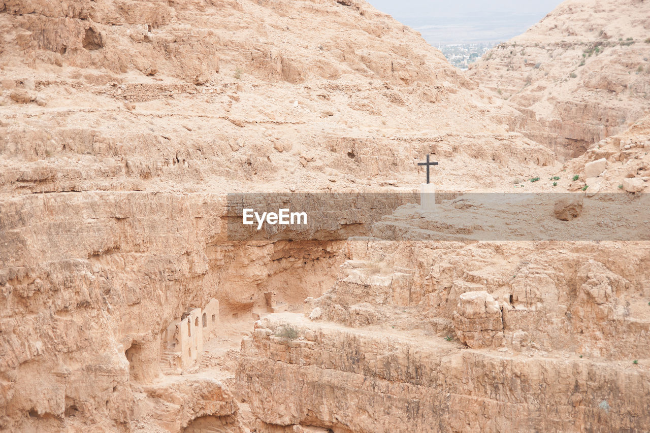 VIEW OF ROCK FORMATIONS ON MOUNTAIN