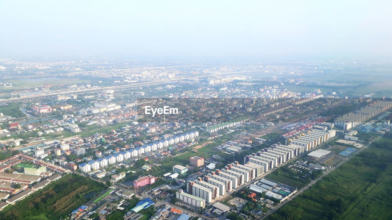 HIGH ANGLE VIEW OF BUILDINGS AGAINST SKY