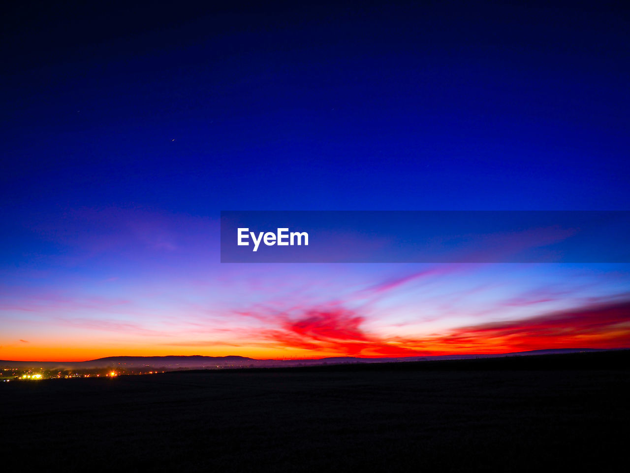 SCENIC VIEW OF LANDSCAPE AGAINST SKY AT SUNSET