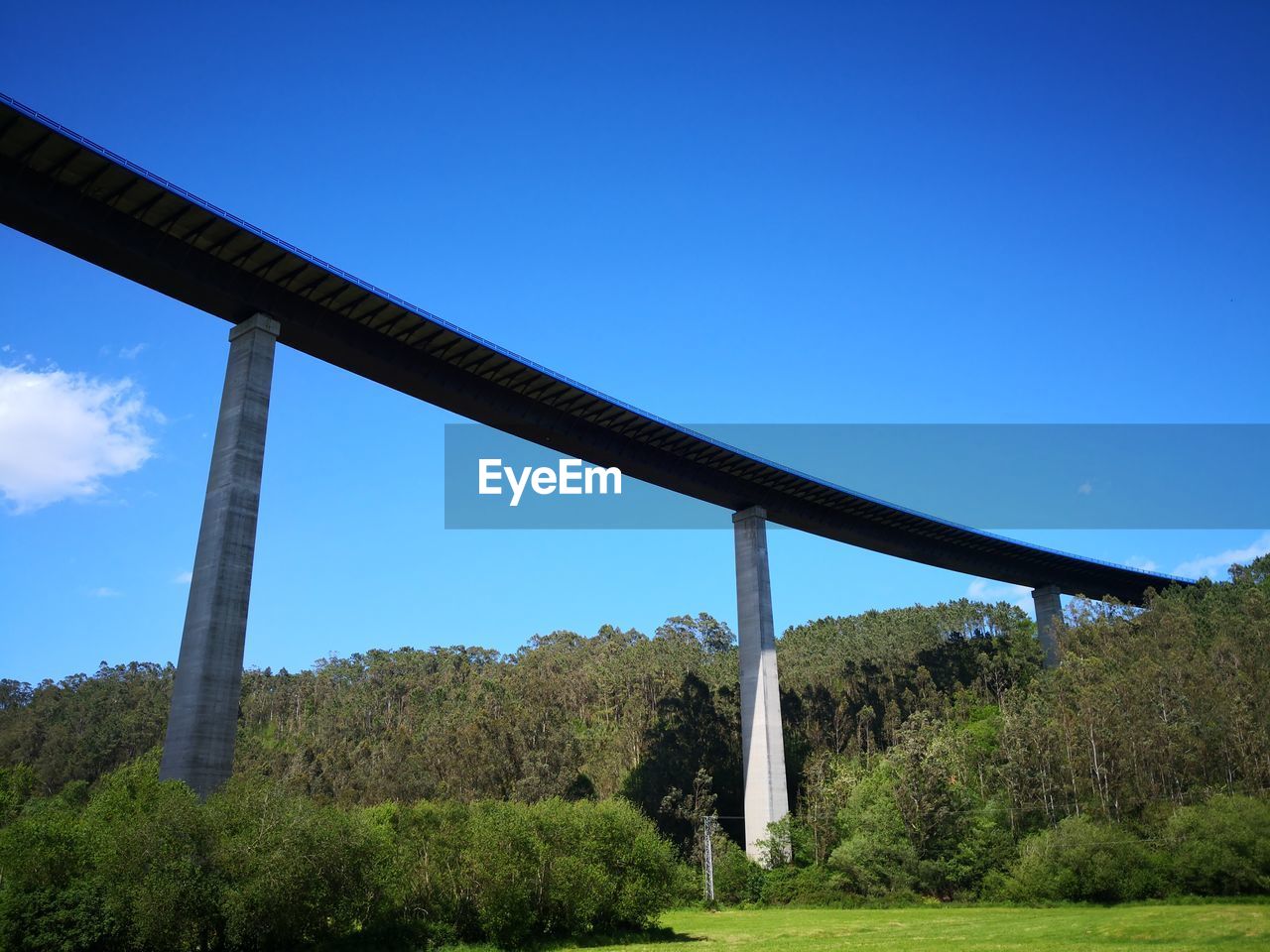 LOW ANGLE VIEW OF BRIDGE AGAINST SKY