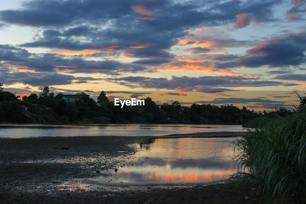 sky, water, cloud, reflection, beauty in nature, scenics - nature, sunset, nature, plant, tranquility, environment, tree, evening, landscape, dusk, tranquil scene, land, no people, lake, shore, beach, outdoors, dramatic sky, travel destinations, non-urban scene, idyllic, grass, travel