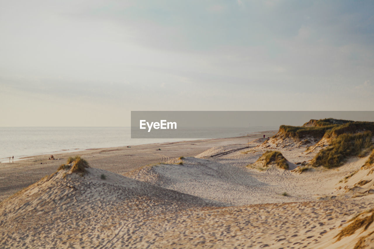 SCENIC VIEW OF SHORE AGAINST SKY