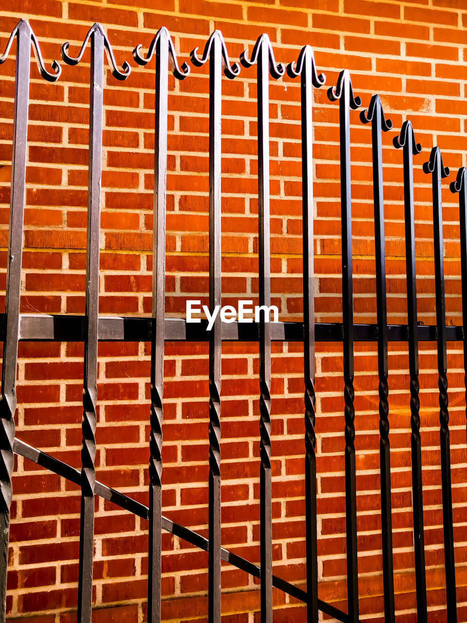 FULL FRAME SHOT OF PATTERNED WALL