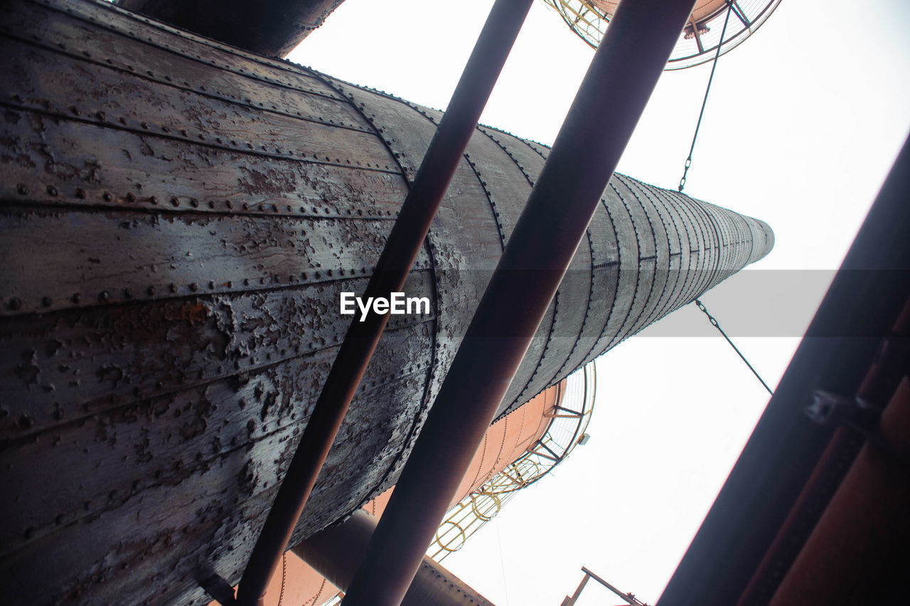 LOW ANGLE VIEW OF TOWER AGAINST SKY