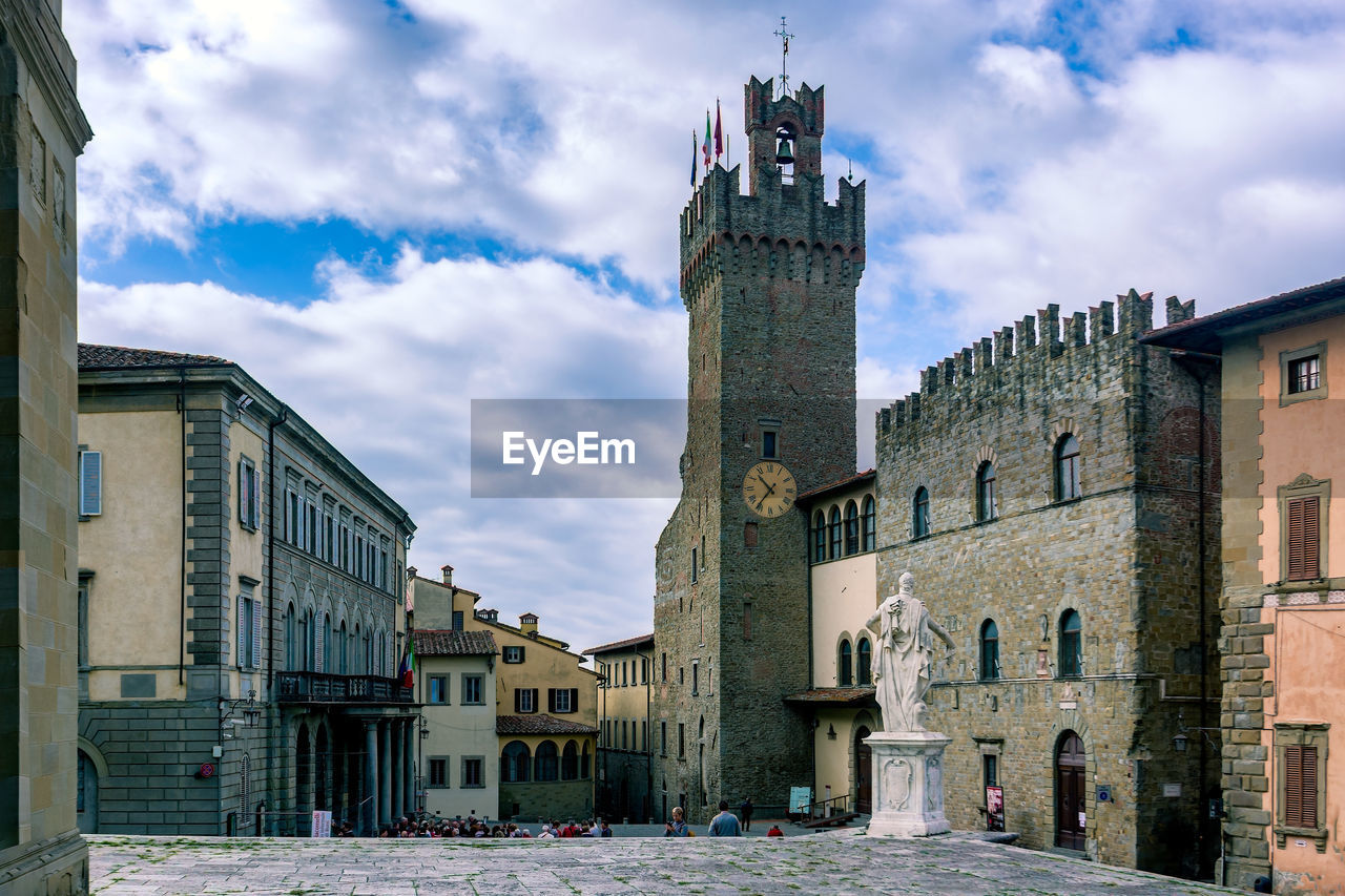 architecture, building exterior, built structure, town, building, sky, history, the past, cloud, travel destinations, city, tower, urban area, nature, travel, cityscape, old, tourism, street, landmark, neighbourhood, château, no people, outdoors, medieval, day, clock tower