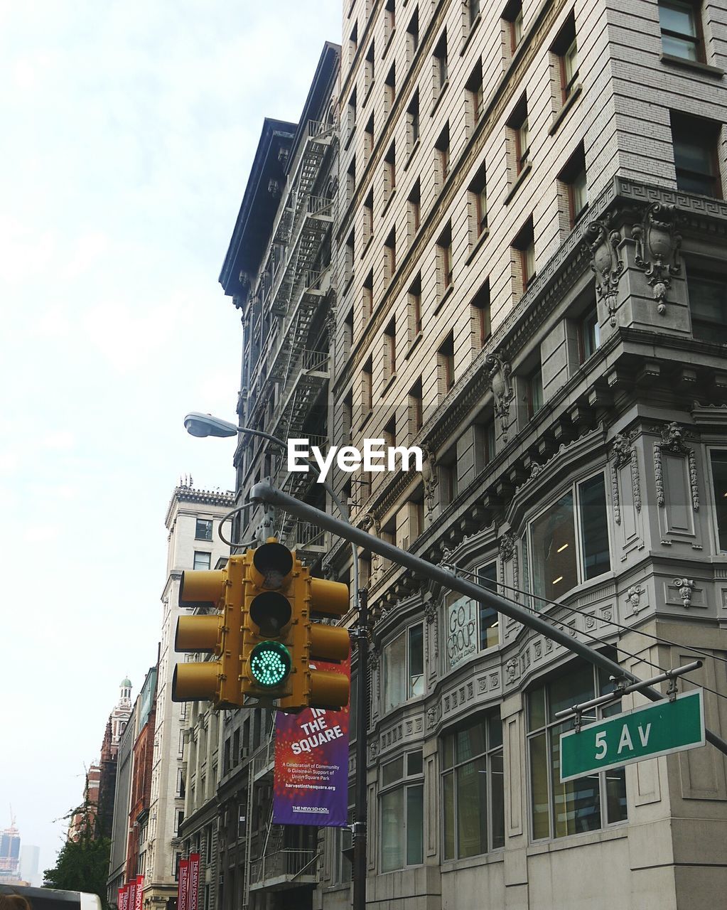 LOW ANGLE VIEW OF BUILDINGS IN CITY