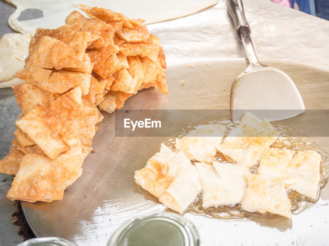 HIGH ANGLE VIEW OF ICE CREAM IN PLATE