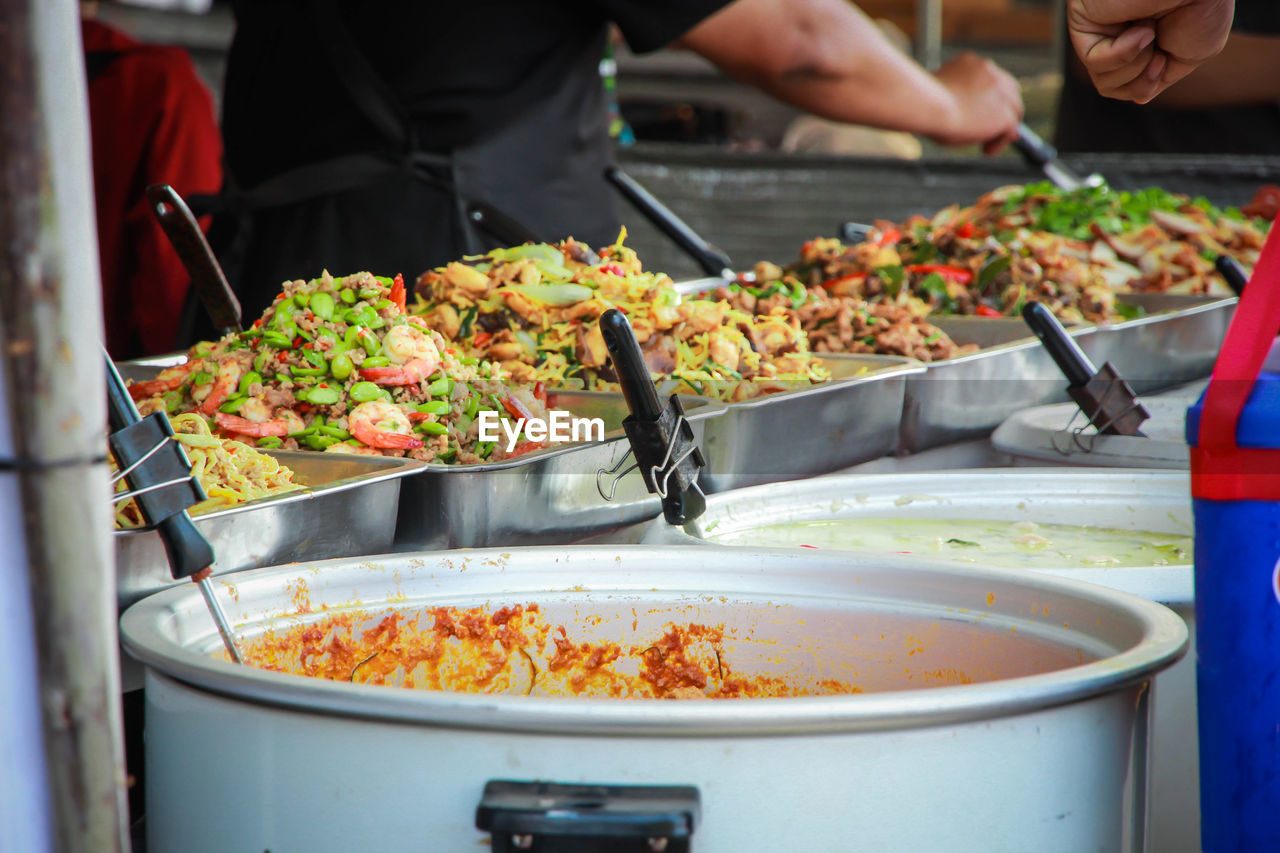 MIDSECTION OF PERSON HOLDING FOOD