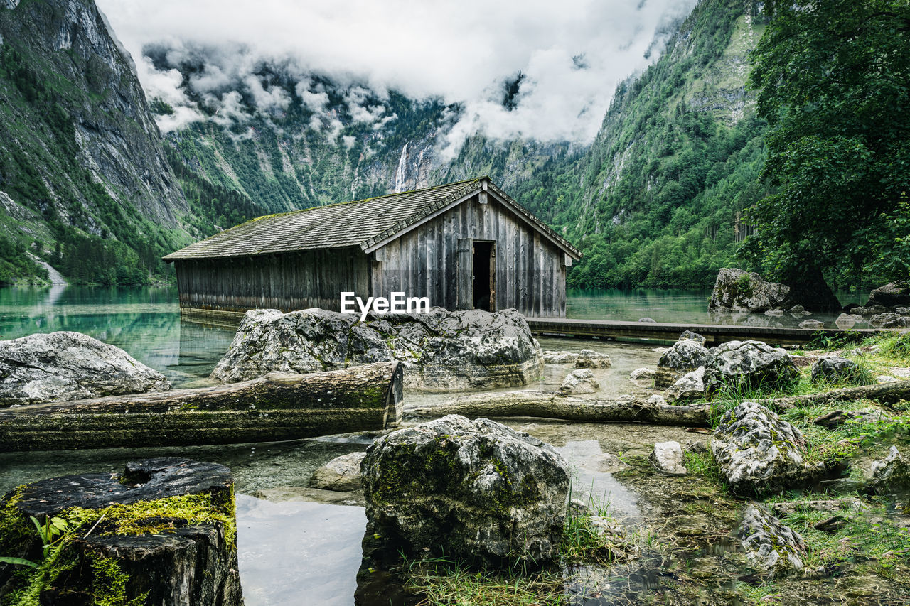 Atmospheric view of a boat house at obersee/königssee national park, berchtesgaden, bavaria, germany