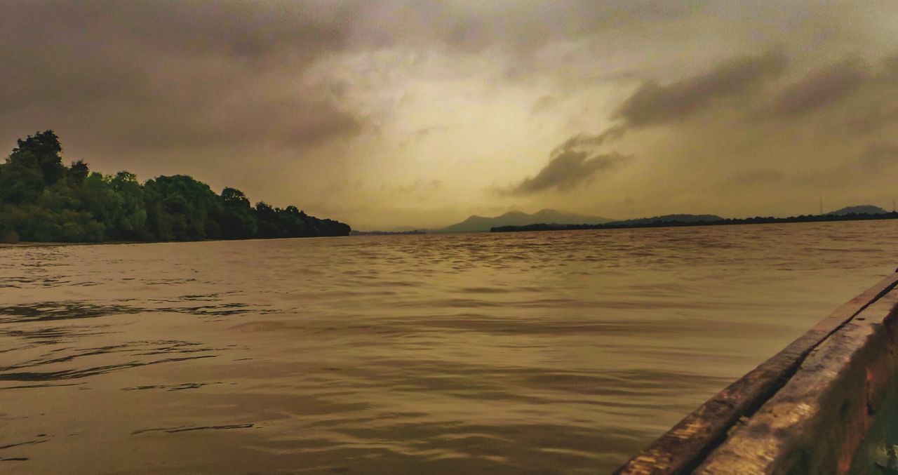 VIEW OF CALM BEACH AGAINST CLOUDY SKY