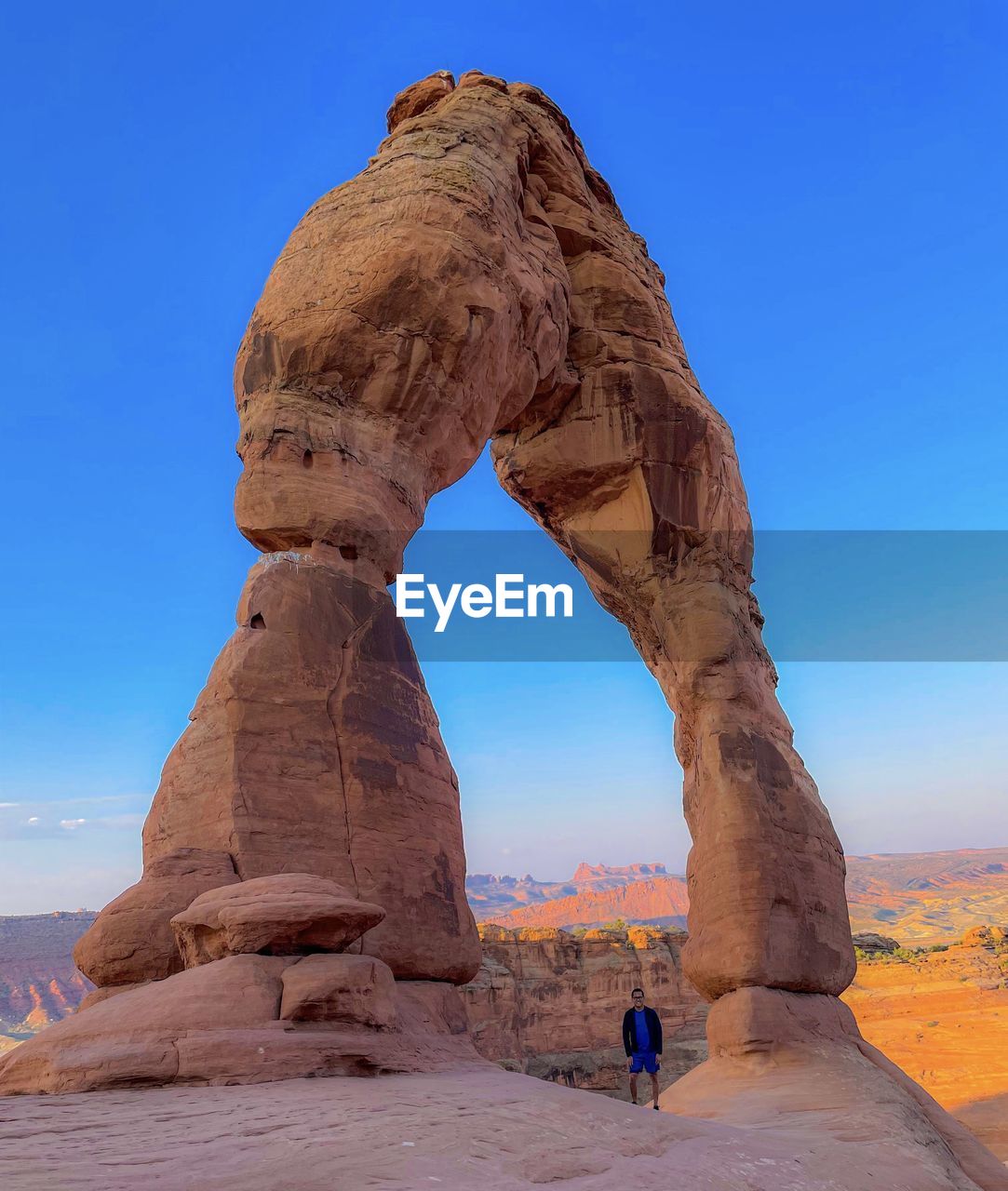 Sunrise at delicate arch at arches national park in utah