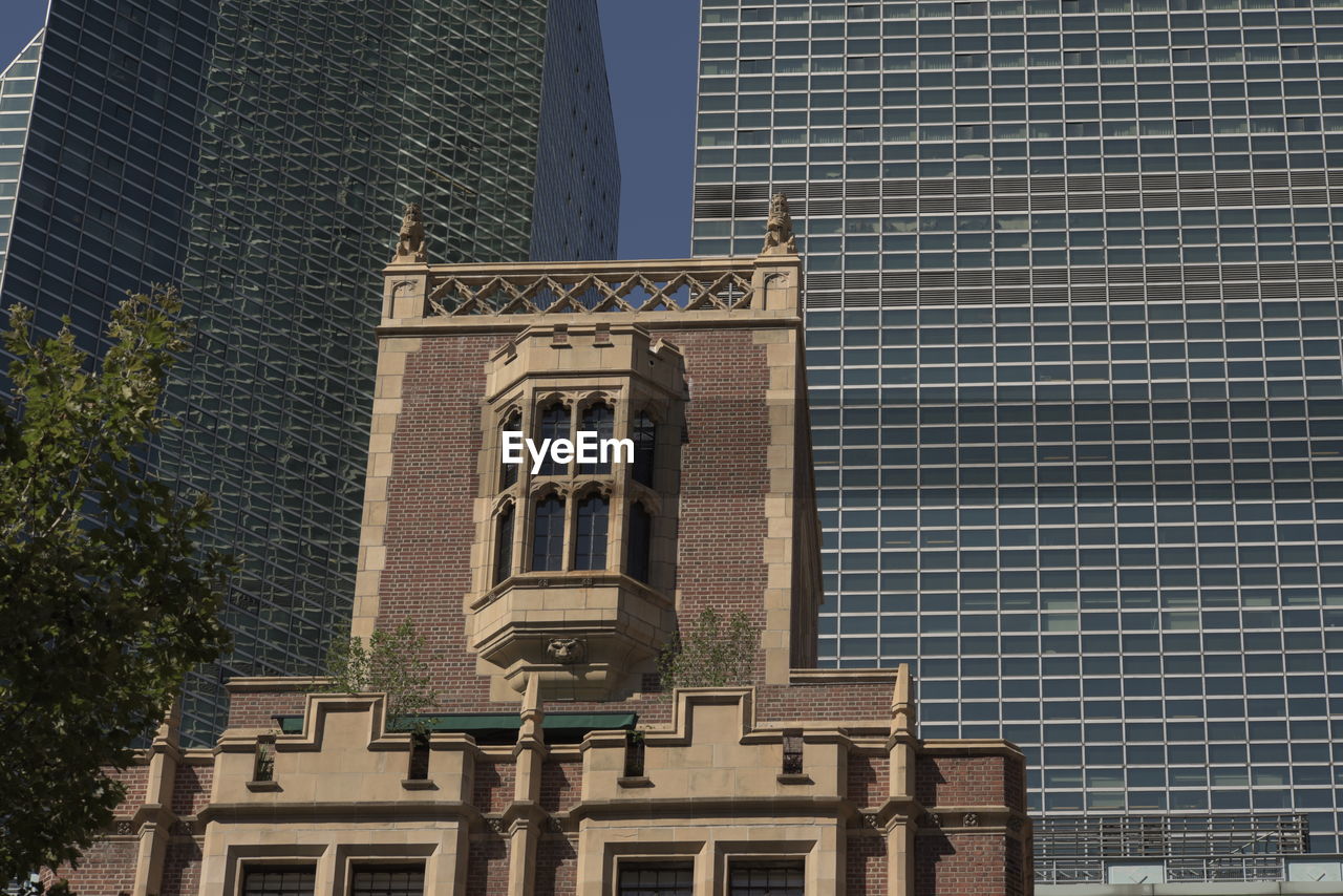 LOW ANGLE VIEW OF SKYSCRAPER