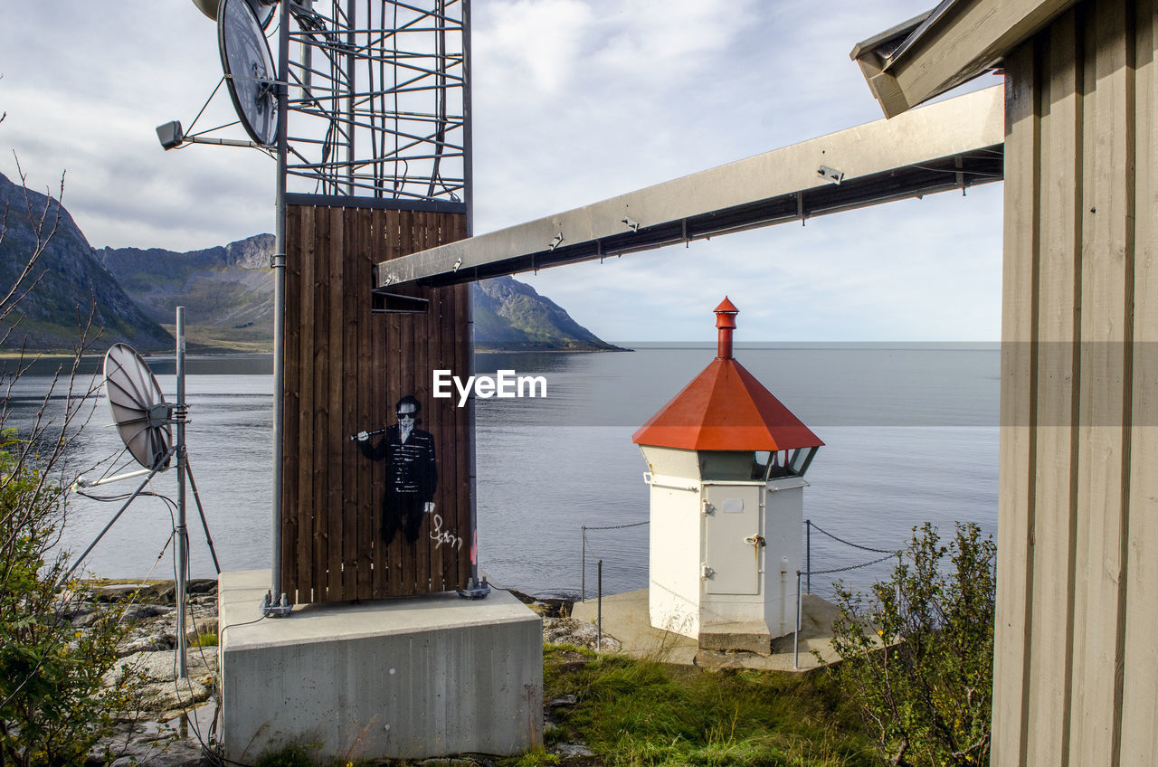 BUILT STRUCTURE ON MOUNTAIN AGAINST SKY