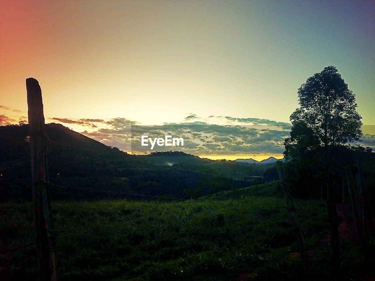 VIEW OF LANDSCAPE AGAINST SKY