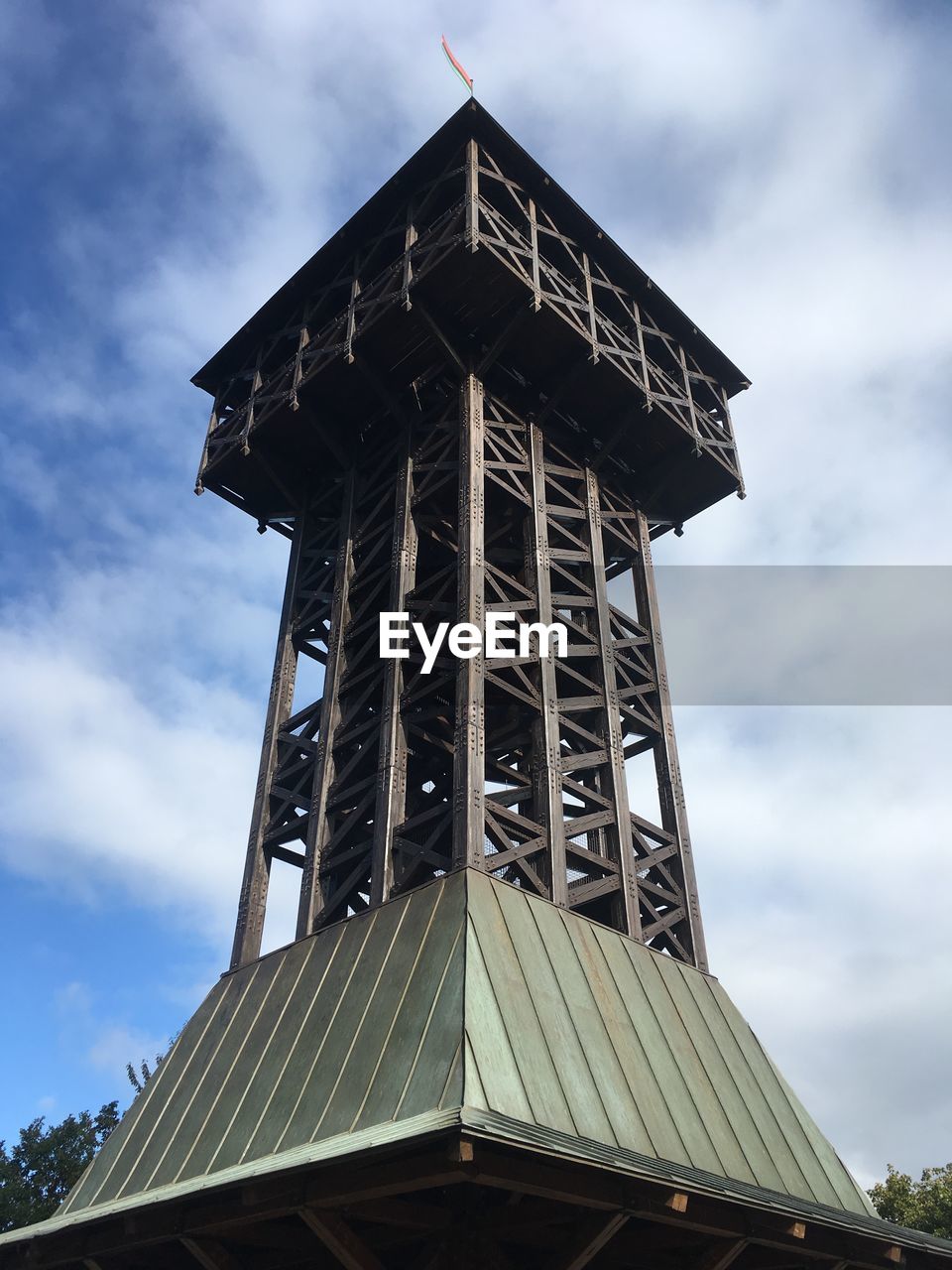 LOW ANGLE VIEW OF TOWER AGAINST SKY