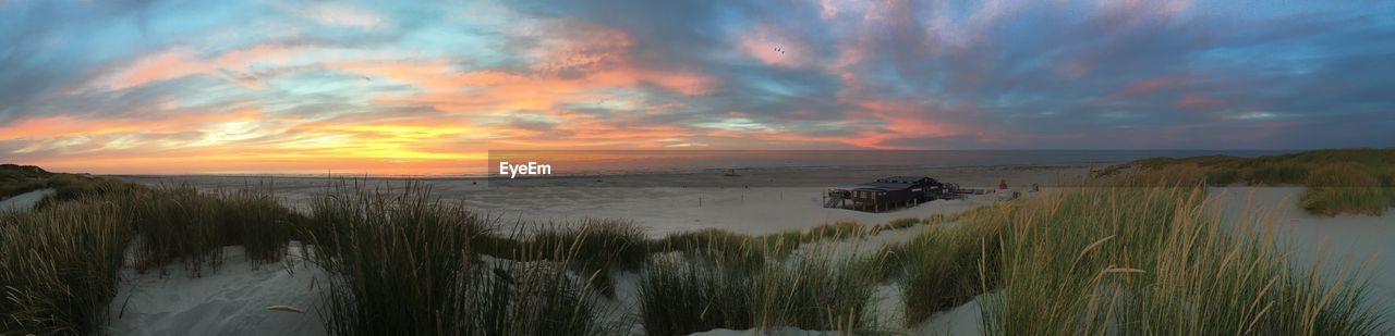PANORAMIC VIEW OF SEA AGAINST SKY
