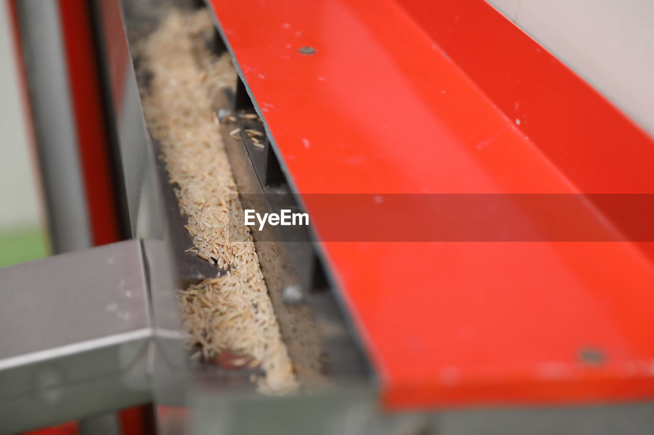 HIGH ANGLE VIEW OF BREAD ON METAL