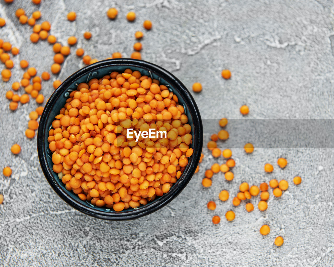 HIGH ANGLE VIEW OF ORANGE FRUITS IN PLATE