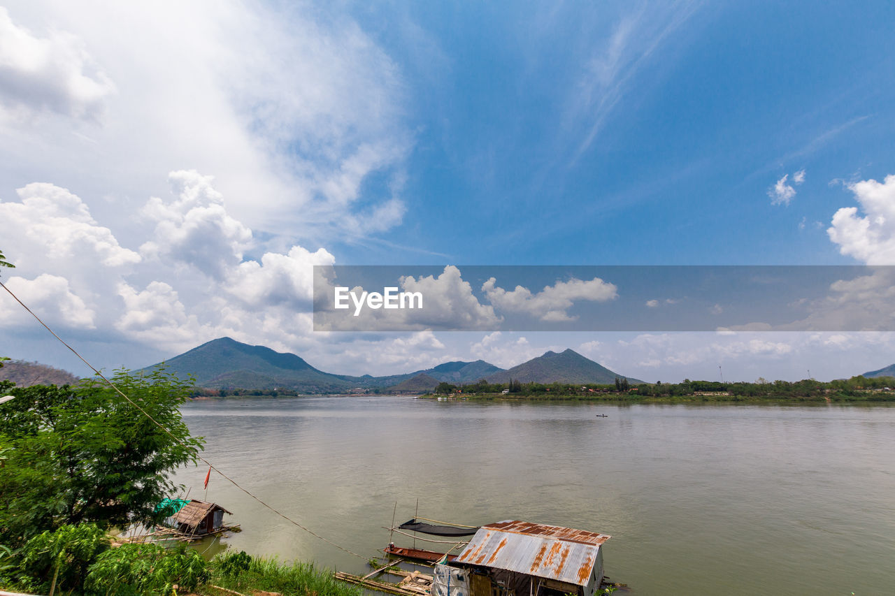 HIGH ANGLE VIEW OF LAKE AND MOUNTAINS AGAINST SKY