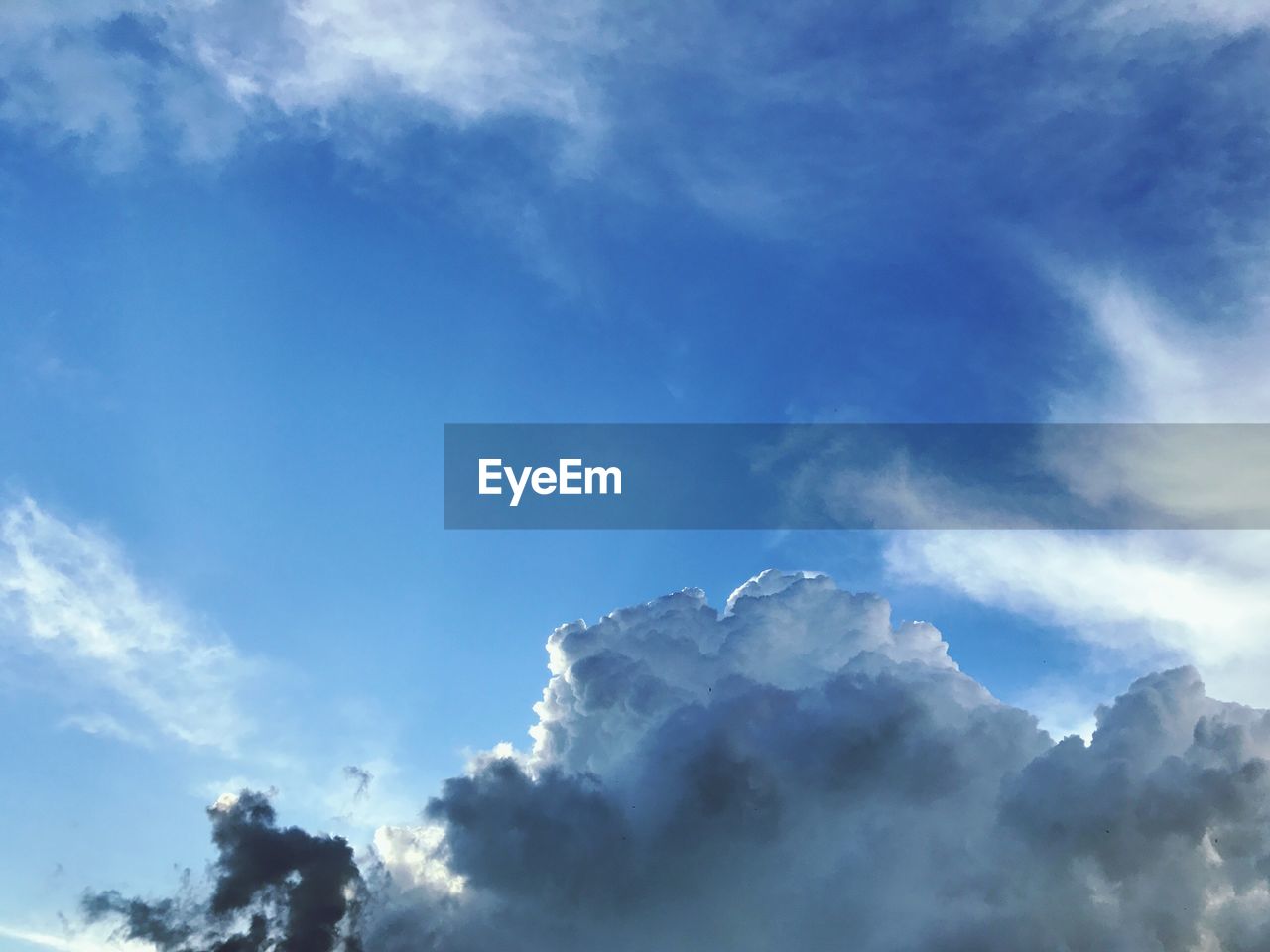 LOW ANGLE VIEW OF CLOUDS AGAINST BLUE SKY