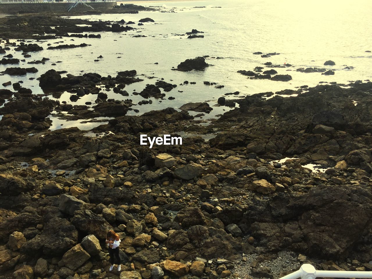 HIGH ANGLE VIEW OF ROCKS AT SHORE