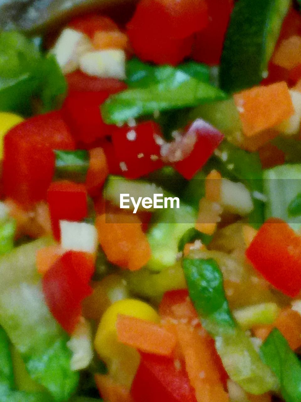 CLOSE-UP OF CHOPPED VEGETABLES