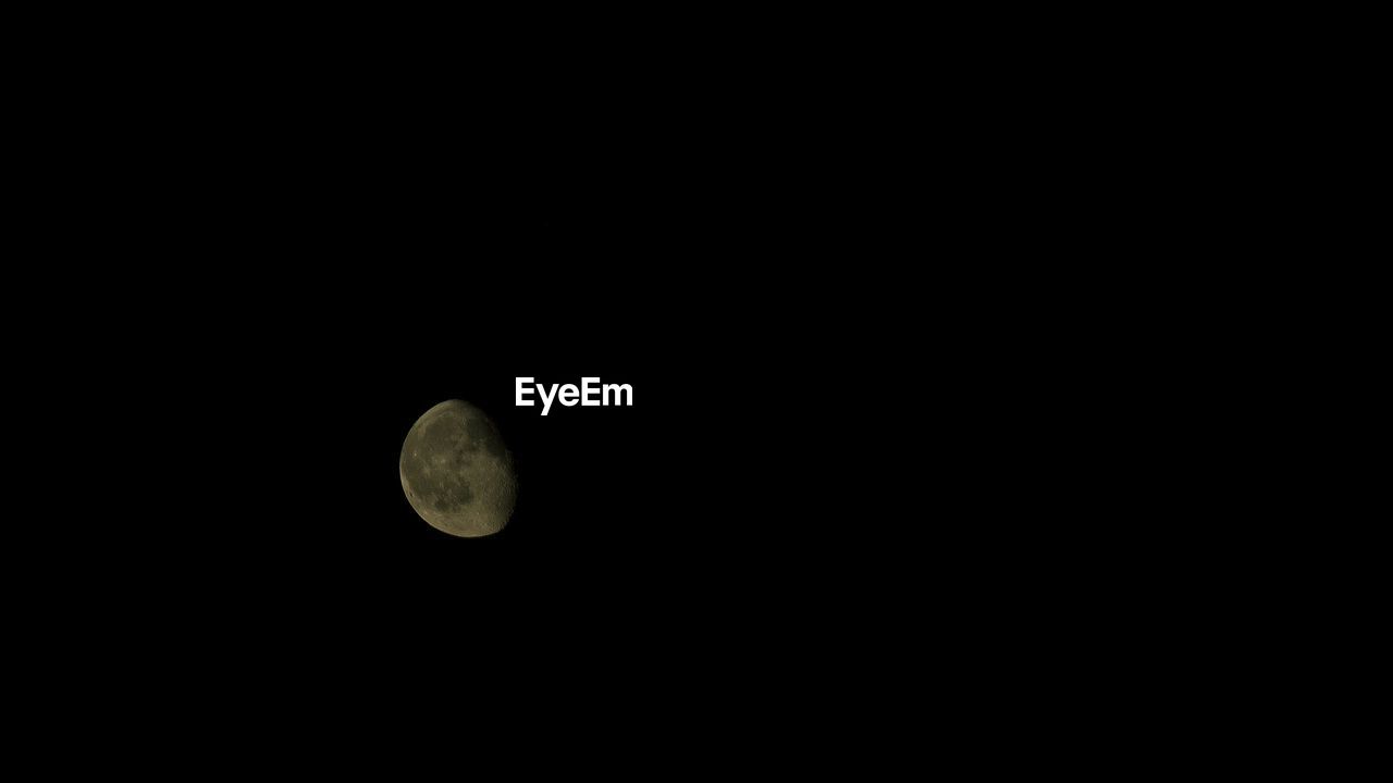 Scenic view of crescent moon in sky at night