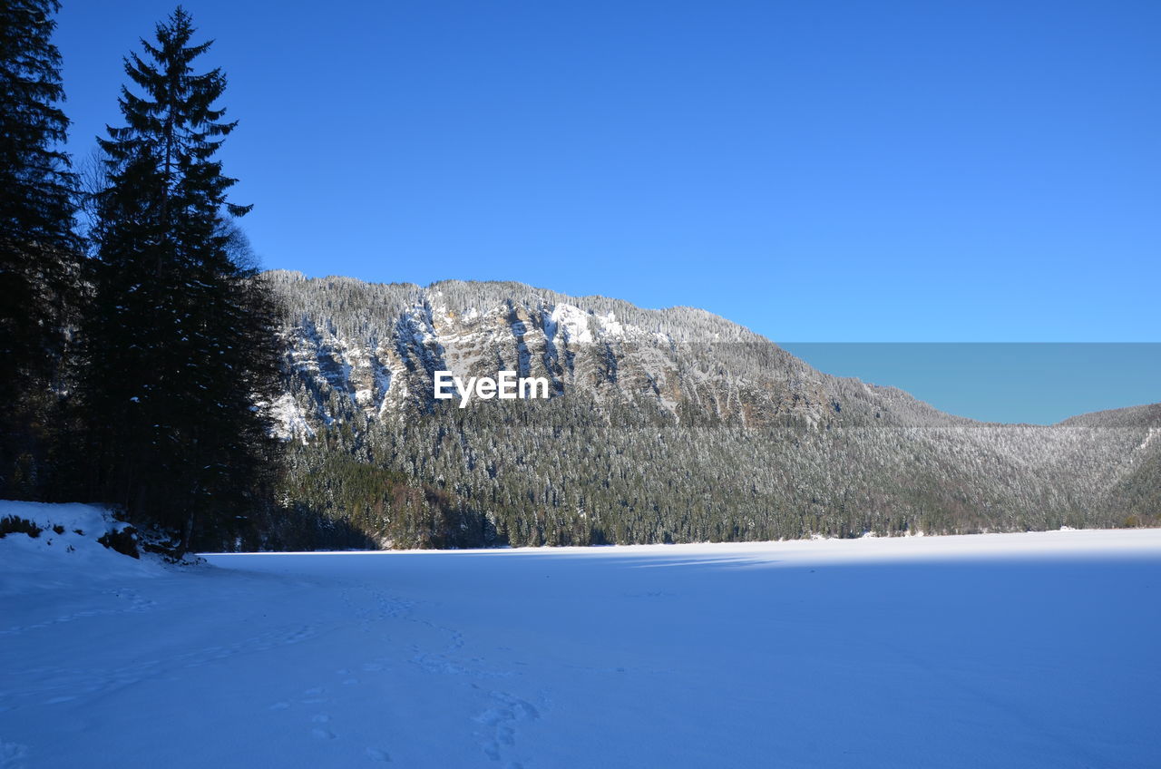 SCENIC VIEW OF SNOWCAPPED MOUNTAIN AGAINST SKY