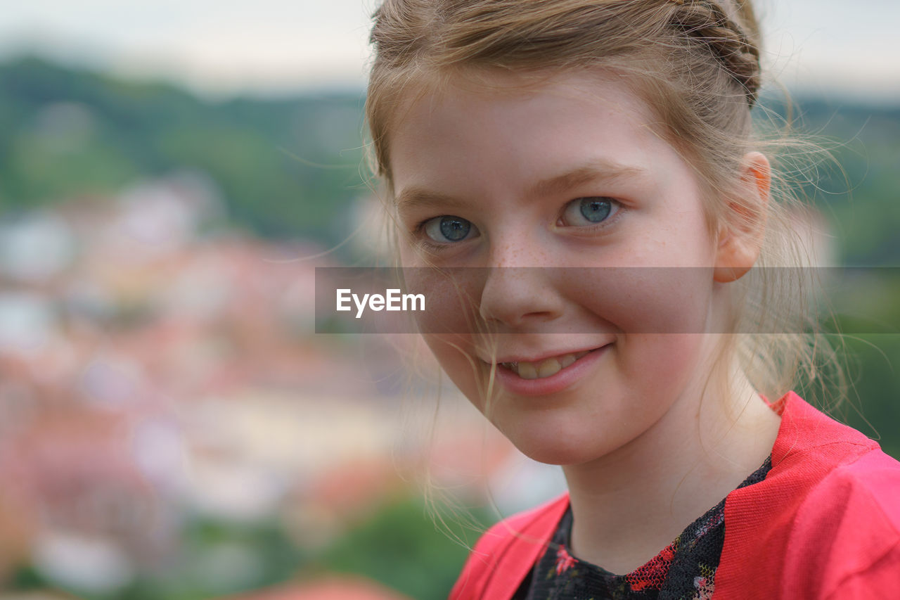 Close-up portrait of smiling girl outdoors