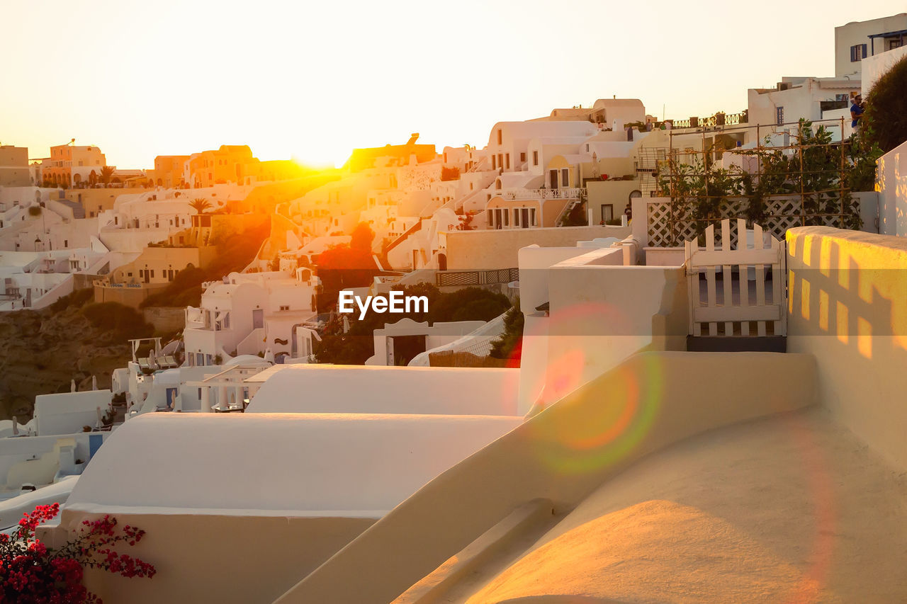 Traditional white cave house on santorini island . santorini, cyclades, greece. amazing sunset view