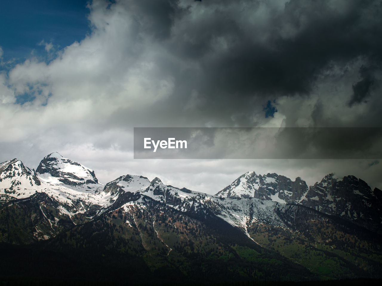 SCENIC VIEW OF SNOWCAPPED MOUNTAINS AGAINST CLOUDY SKY