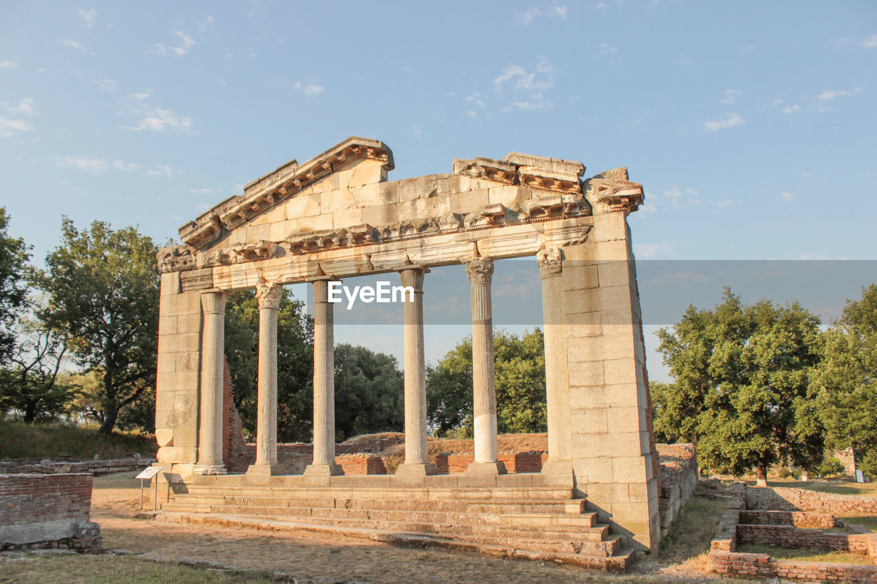 Ruins of ancient greek architecture in apollonia, near the village of pojan, fier county, albania