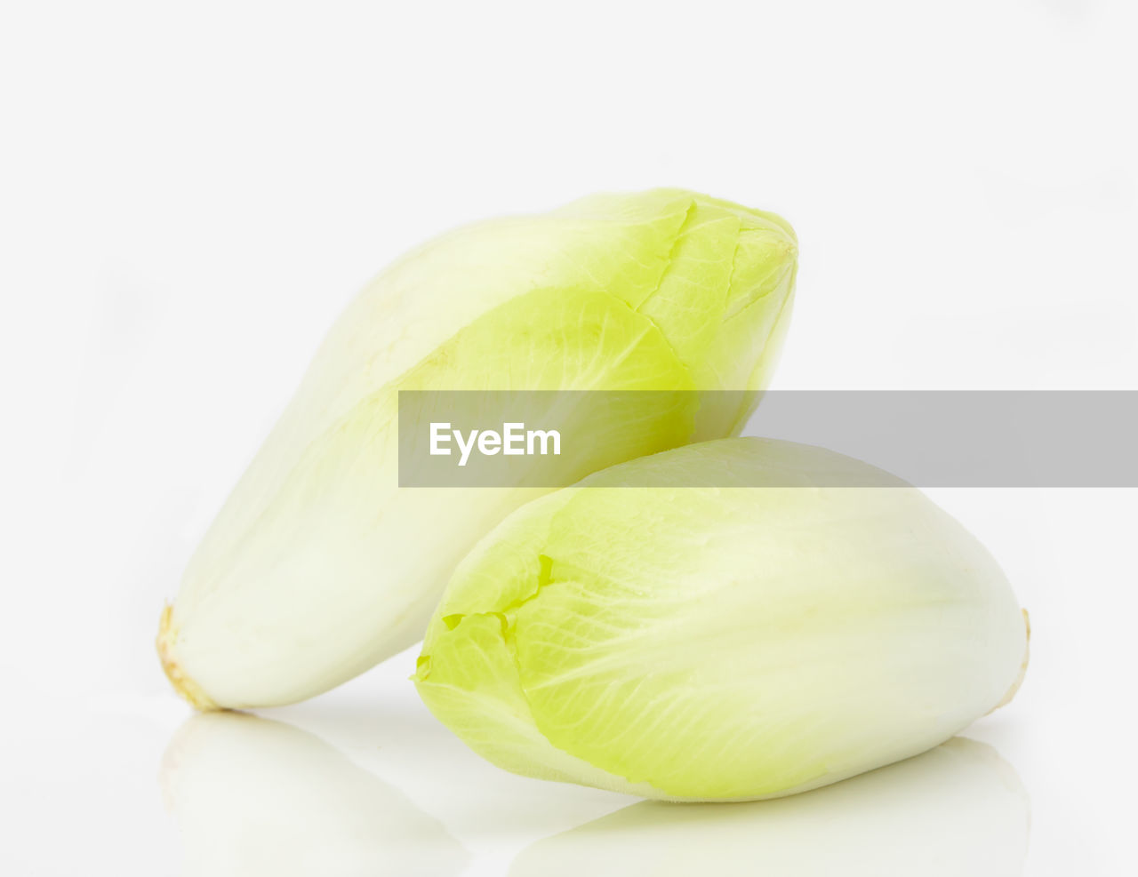 CLOSE-UP OF BANANAS