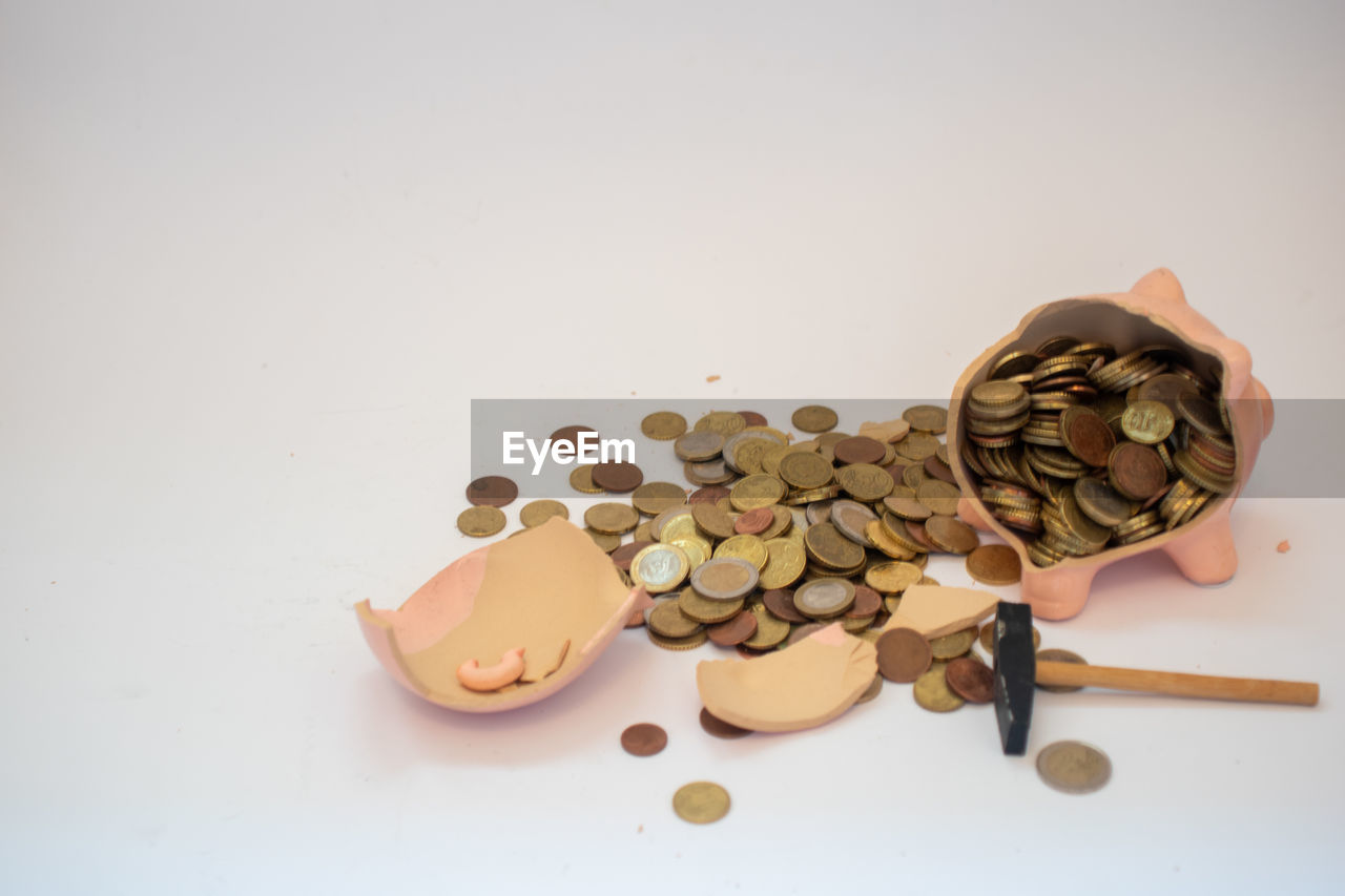 coin, finance, savings, large group of objects, studio shot, currency, wealth, indoors, investment, no people, white background, business, copy space, finance and economy, still life, food and drink, food, abundance
