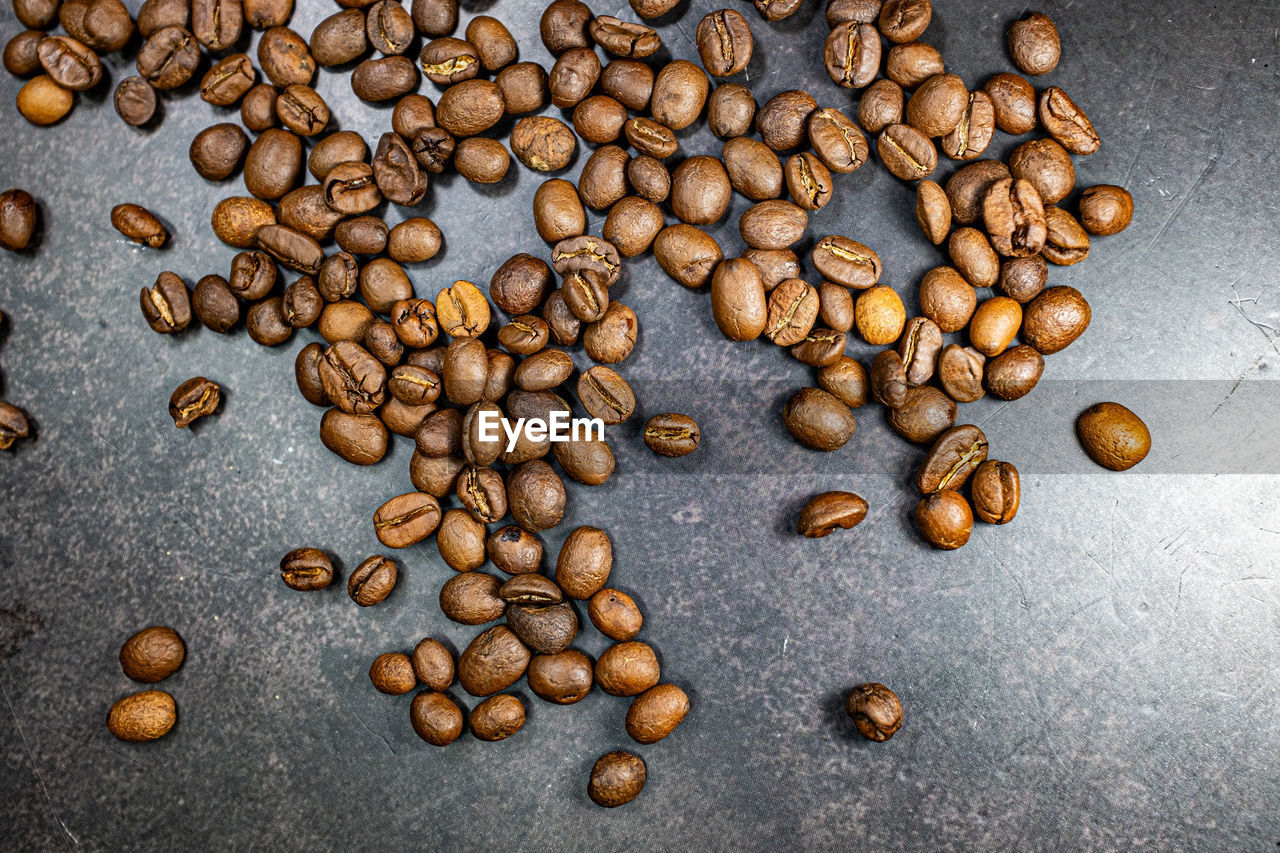 HIGH ANGLE VIEW OF COFFEE BEANS ON TABLE