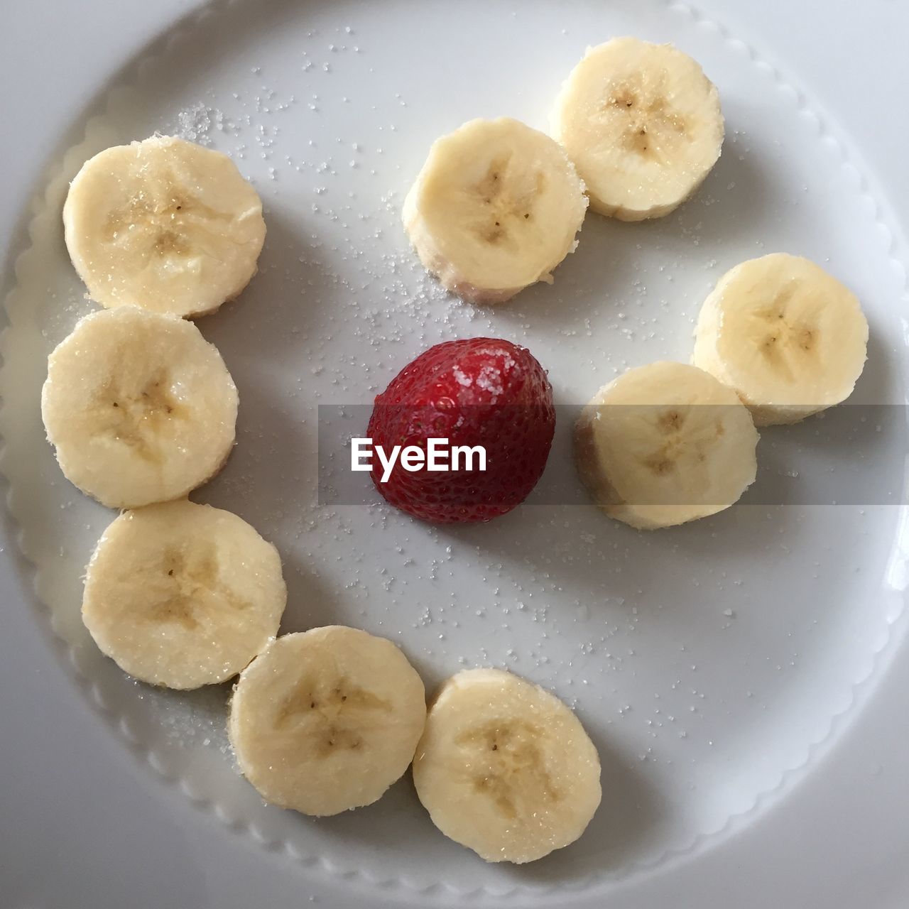 HIGH ANGLE VIEW OF FRUITS ON PLATE