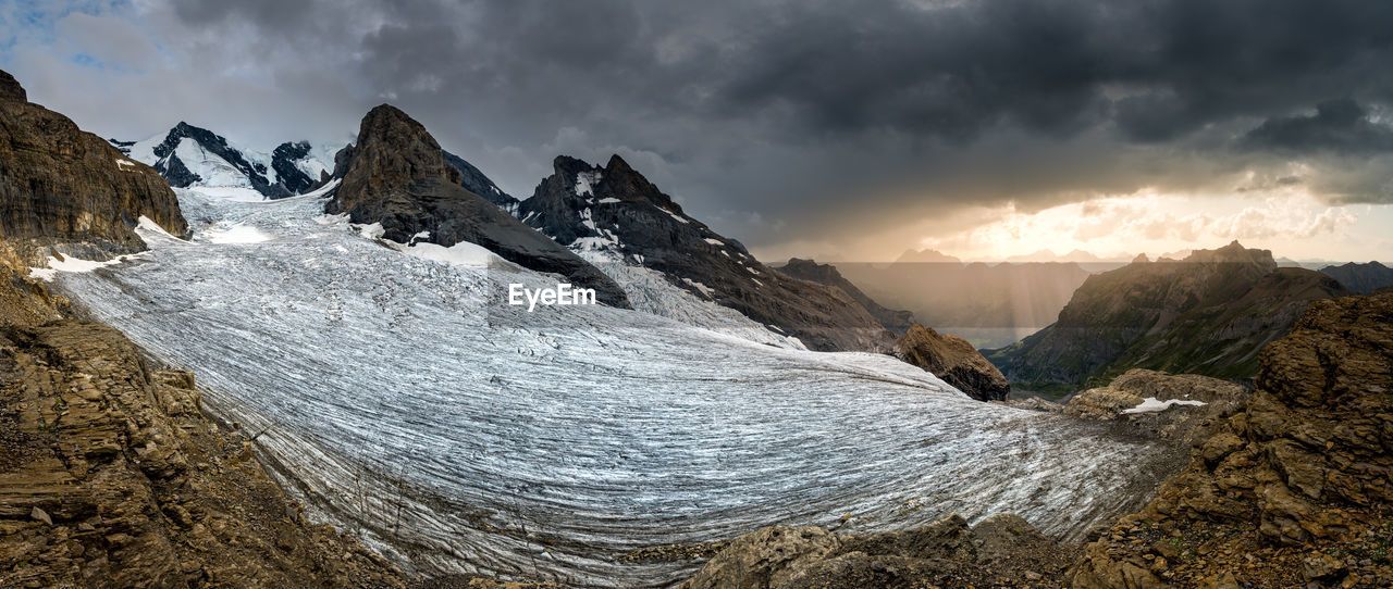 PANORAMIC SHOT OF SNOWCAPPED MOUNTAINS AGAINST SKY