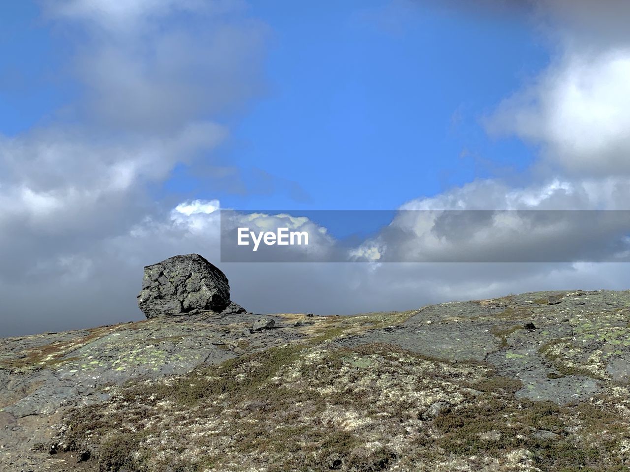 SCENIC VIEW OF ROCK FORMATIONS AGAINST SKY