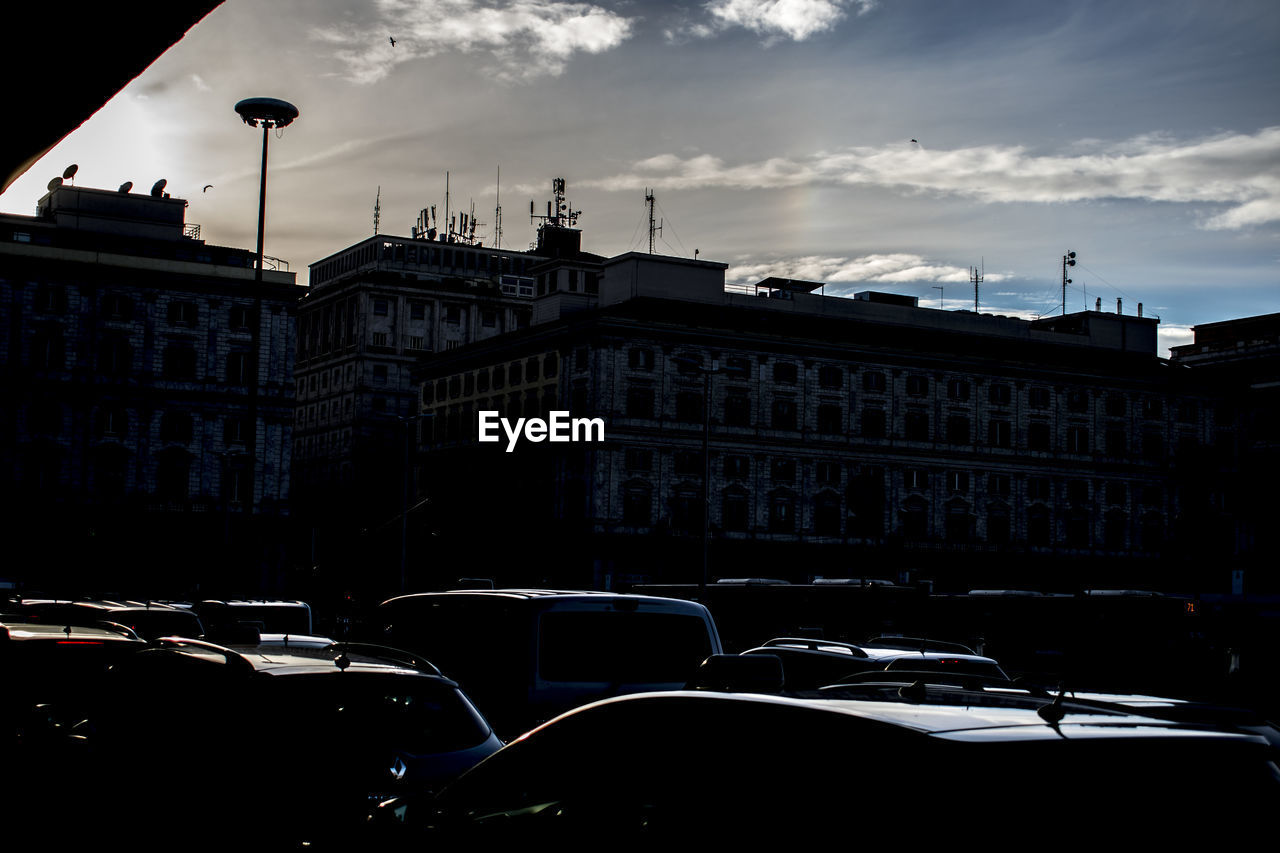VIEW OF BUILDING IN CITY