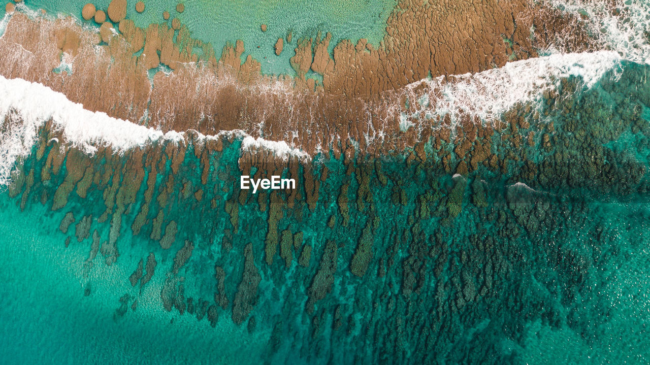 FULL FRAME SHOT OF SEA SHORE