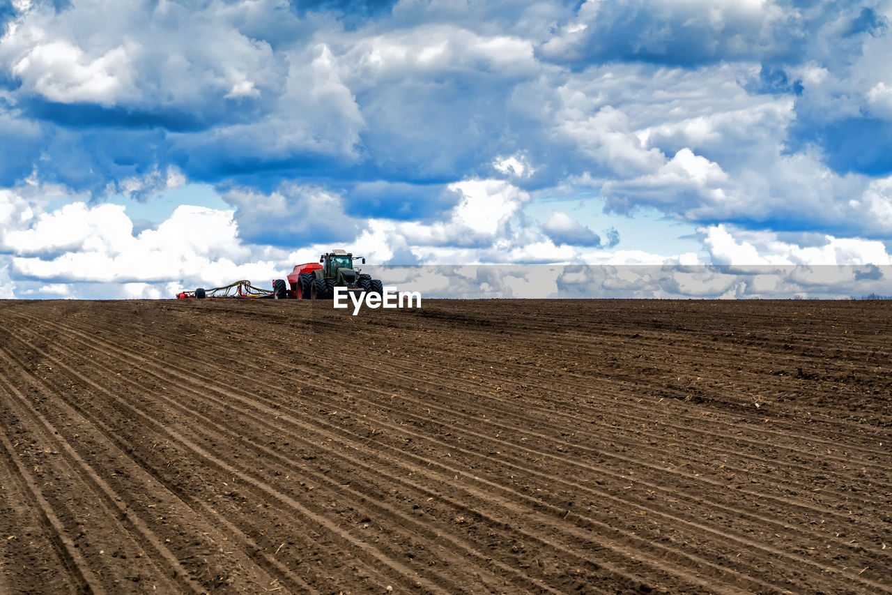 PANORAMIC VIEW OF FIELD AGAINST SKY