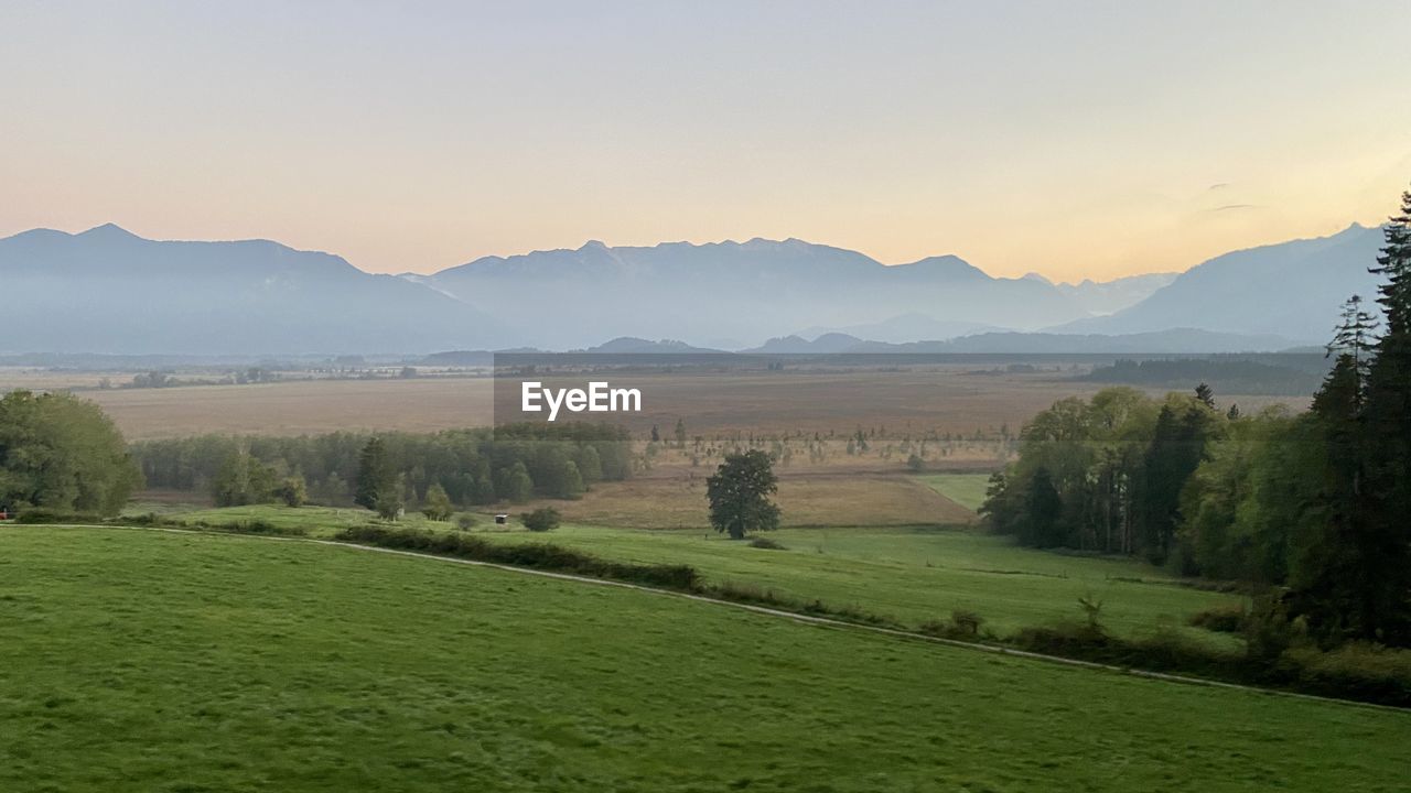 SCENIC VIEW OF LANDSCAPE AGAINST SKY DURING SUNRISE