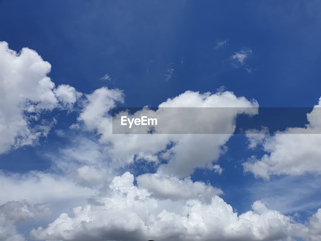 FULL FRAME SHOT OF CLOUDS IN SKY