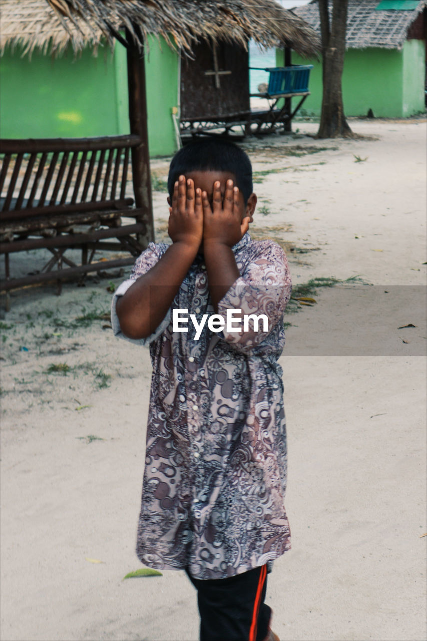 FULL LENGTH OF GIRL STANDING AT BEACH