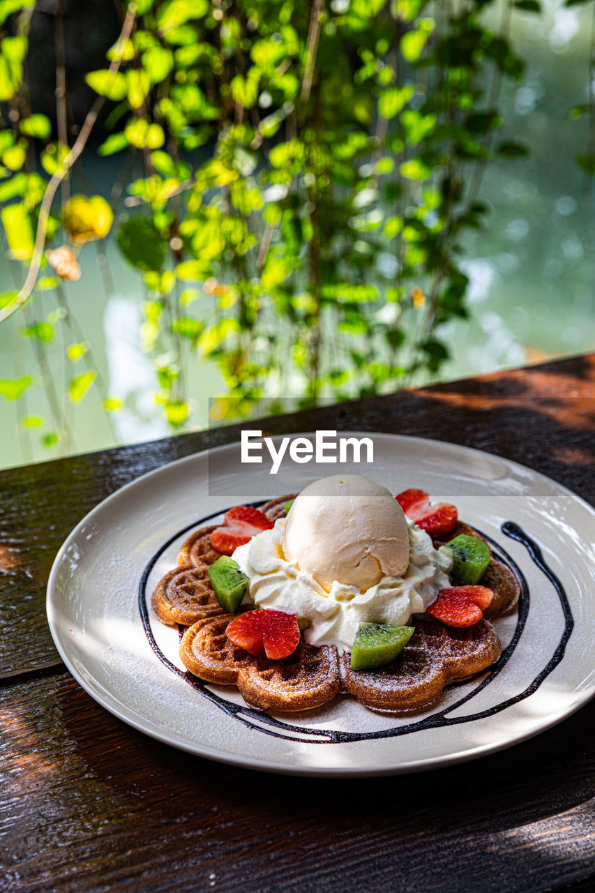 CLOSE-UP OF DESSERT SERVED ON TABLE